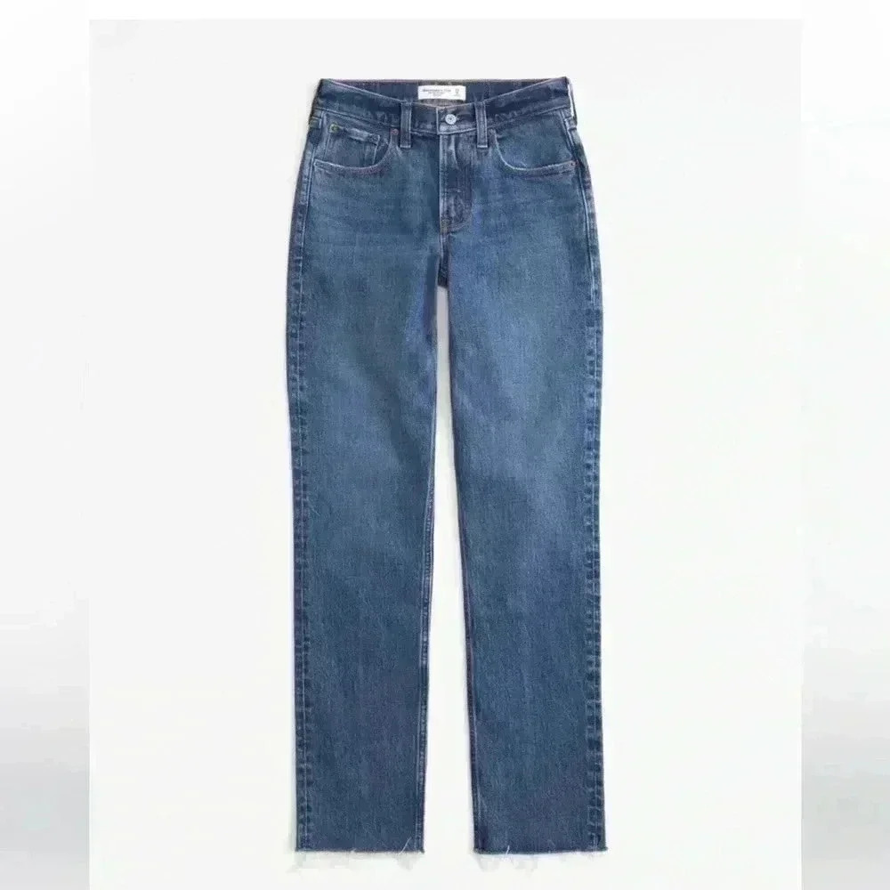 Abercrombie & Fitch Curve Love Mid Rise 90s Straight Jeans 
Jean size 28/6R
